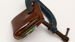 Policie obvinila muže ze spáchání dvou trestných činů