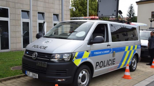 Kraj Vysočina daroval policistům dvě speciální auta