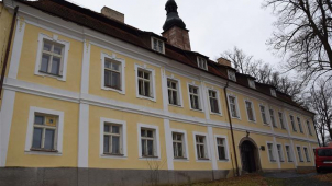 Kraj znova nabízí k prodeji zámek v Těchobuzi, za nižší cenu