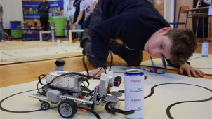 Blíží se uzávěrka přihlášek soutěžní přehlídky Lego ROBOT