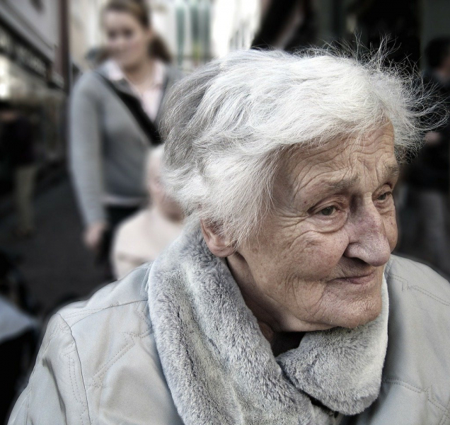 Kraj vydal brožuru zaměřenou na bezpečnost seniorů