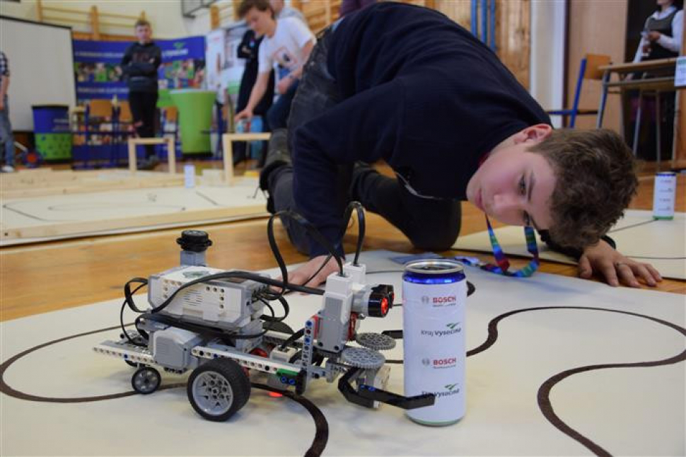 Blíží se uzávěrka přihlášek soutěžní přehlídky Lego ROBOT