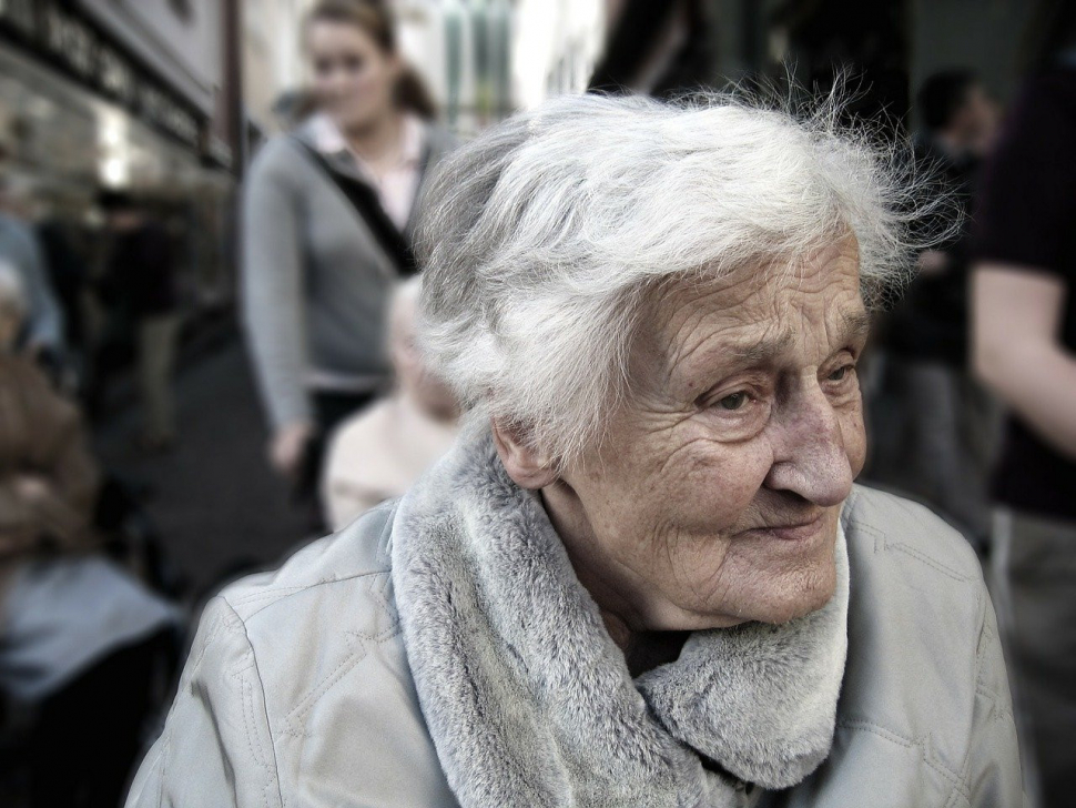 Kraj vydal brožuru zaměřenou na bezpečnost seniorů